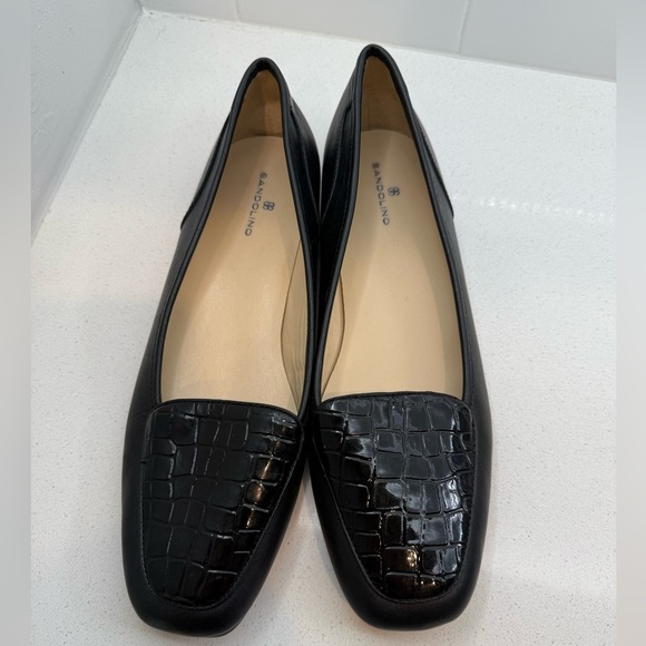 Bandolino Black Croc-Patterned Loafers - Picture 1 of 10
